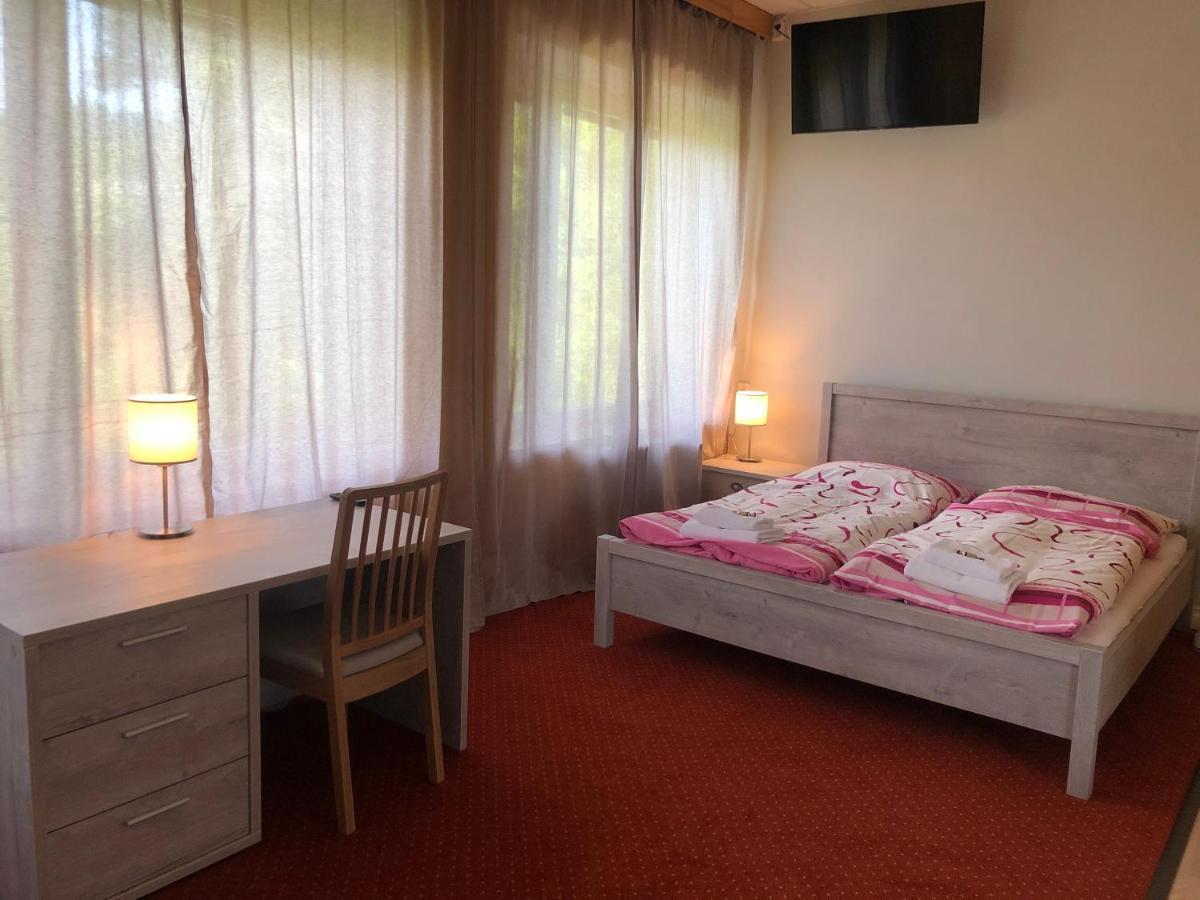 Dnm Inn Korycany Luaran gambar