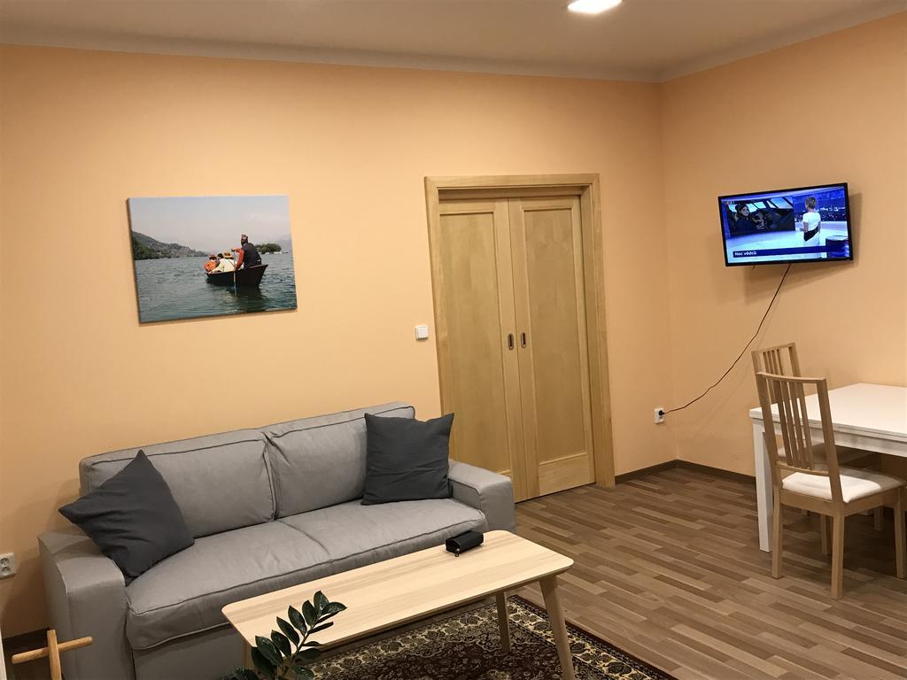 Dnm Inn Korycany Luaran gambar