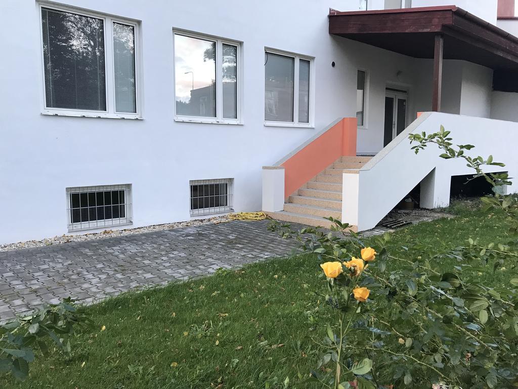Dnm Inn Korycany Luaran gambar